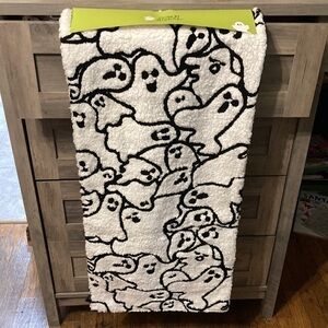 LAST ONE! NWT GOBLIN & GHOUL 16x72 Sherpa Ghost Halloween Table Runner